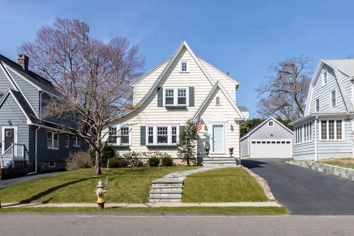 SOLD! 984 Valley Road, Fairfield, CT - Fairfield County Real Estate Guide